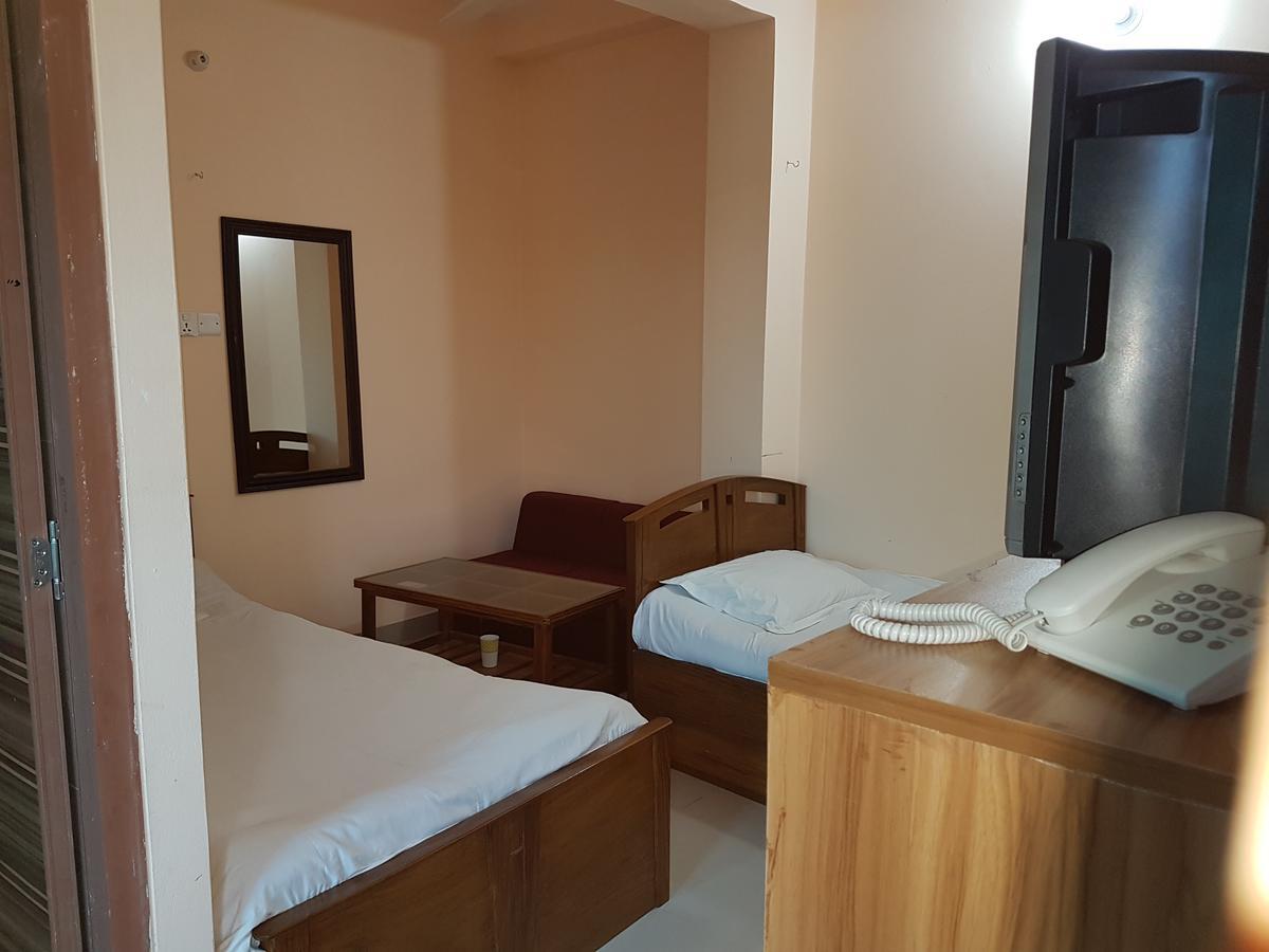 Hotel Diamond Park Dakhin Kattali Екстер'єр фото
